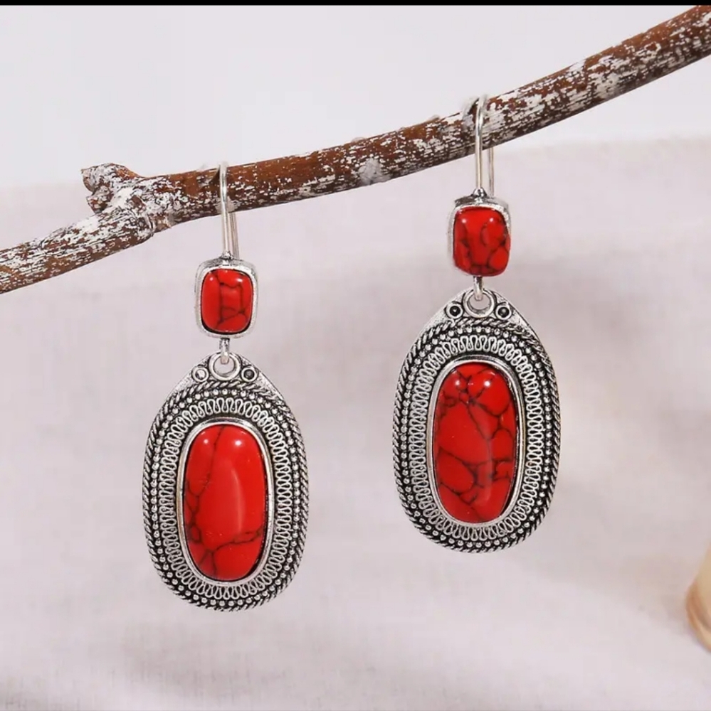 Vintage Drop Earrings Metal Engraved Pattern With Oval Cut Synthetic Gems.